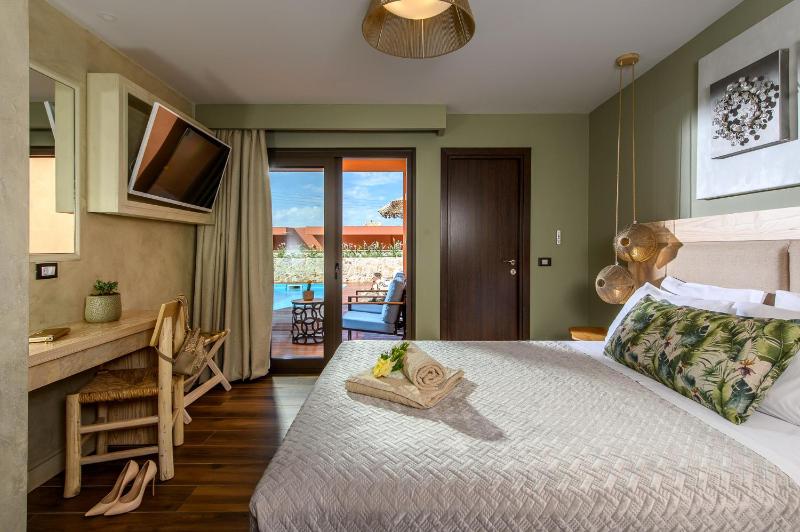 Platinum Two Bedroom Suite with Sea View & Private Pool image 4