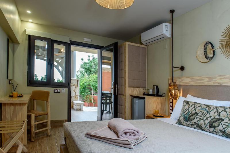 Deluxe Room Inland View image 1