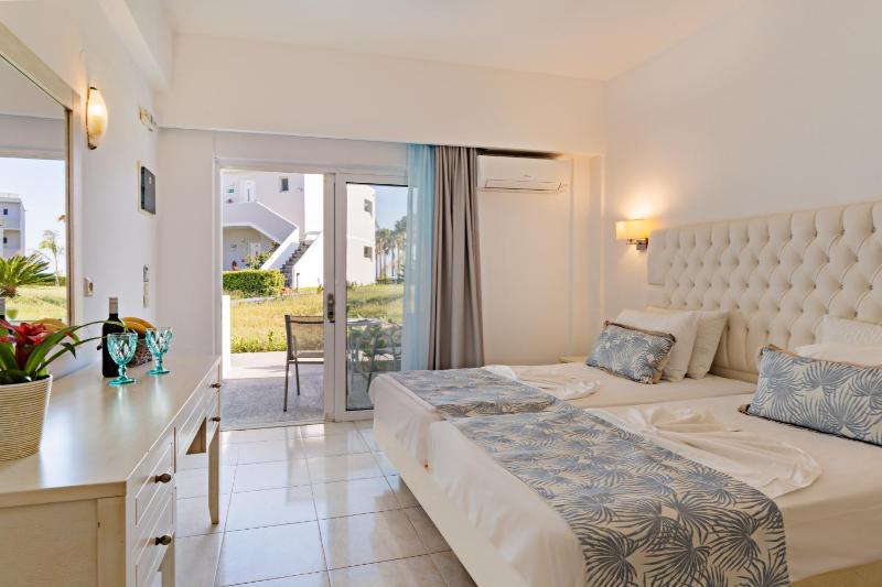 Standard Double Room image 3