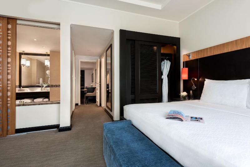Family Suites With Free Shuttle Bus to Public Beach image 3