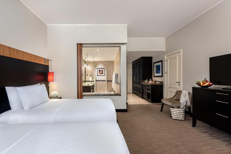 Premier Room With Free Shuttle Bus to Public Beach image 4