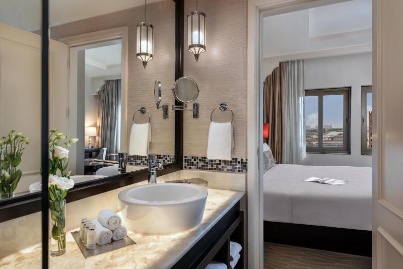 Two-Bedroom Royal Suite With Free Shuttle Bus to Public Beach image 2