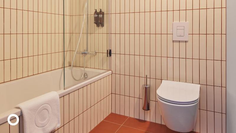 Deluxe King Room with Spa Access image 1