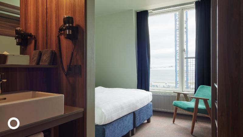 Standard Double or Twin Room image 3