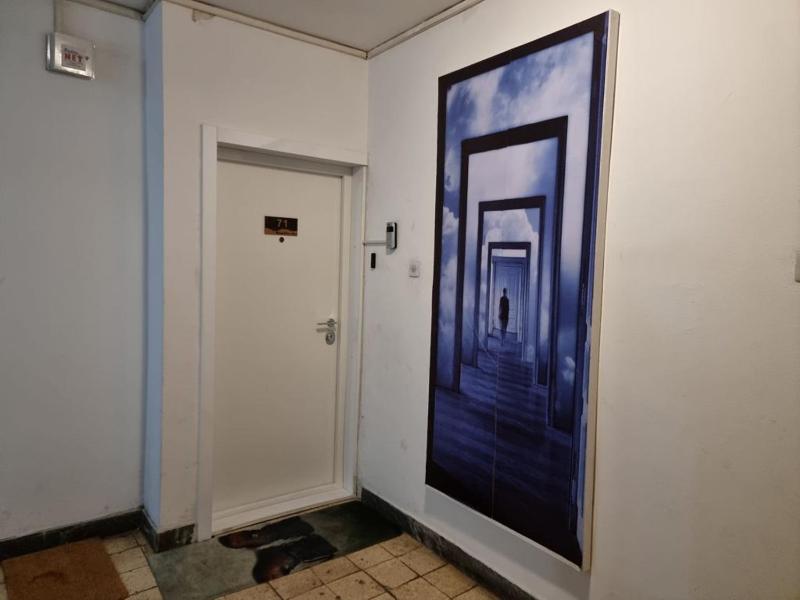 Magritte Business grade comfortable apartment. - image 11