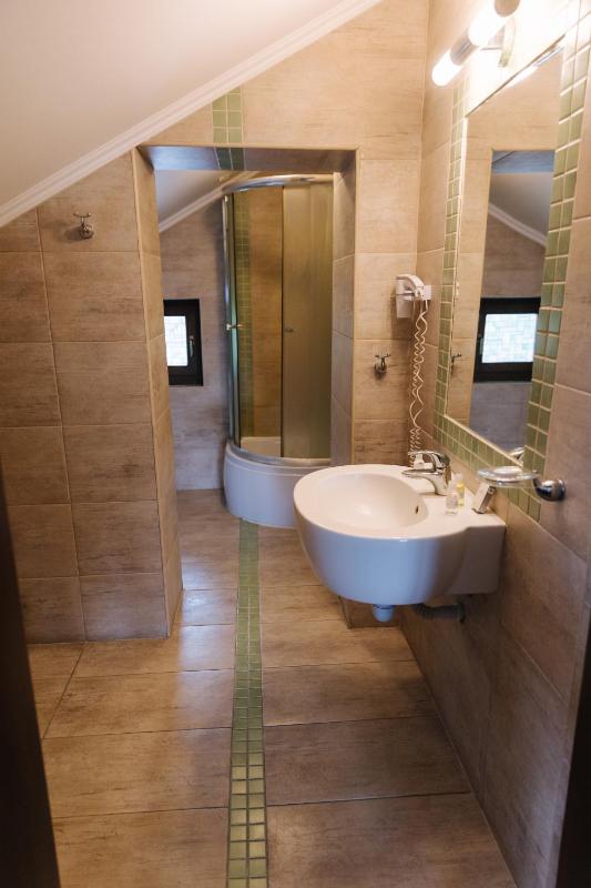 Double Room with Balcony (2 Adults + 1 Child) image 4