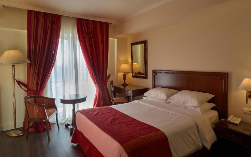 Classic Double Room with Back View image 4