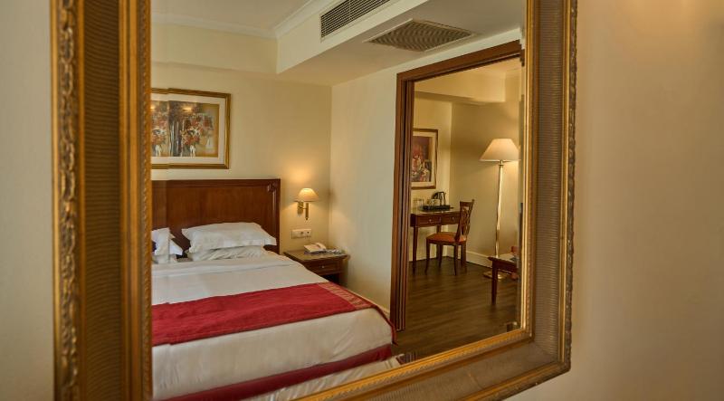 Junior Suite with Sea View image 3