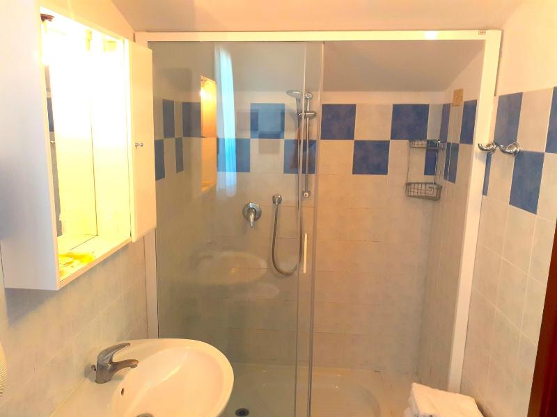 Double Room - Attic image 3