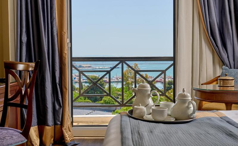 Deluxe Twin Room with Sea View image 4