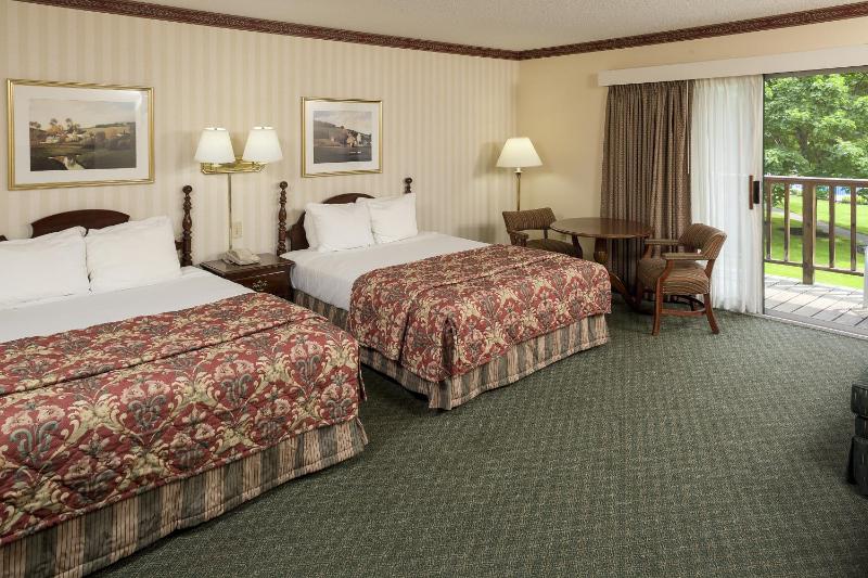 Upper Level Room with Two Queen Beds image 3