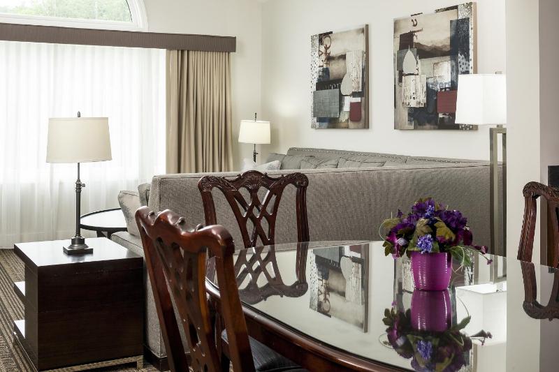 Deluxe Suite image 2