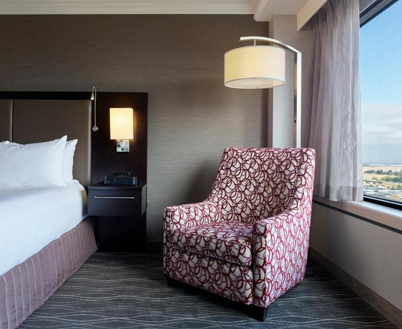 Deluxe King Room image 2