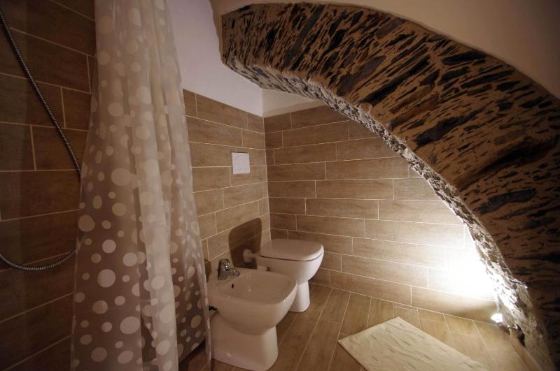 Studio Apartment with One Double Bed image 4