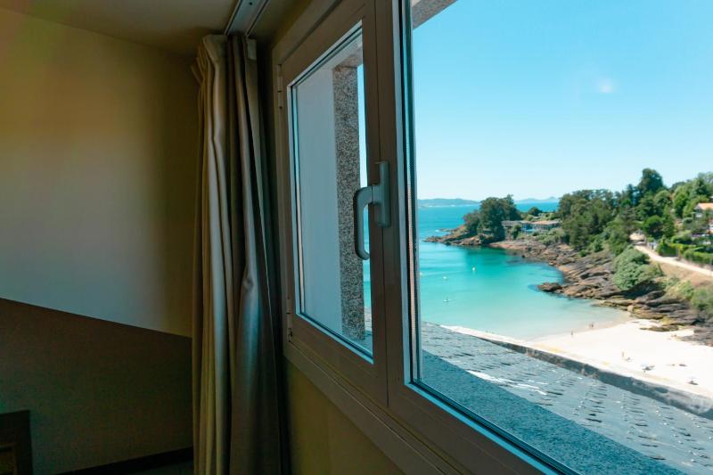 Quadruple Room with Sea View image 2