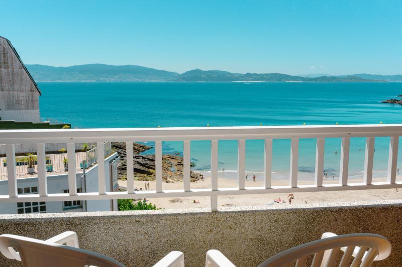 Double or Twin Room with Sea View image 3