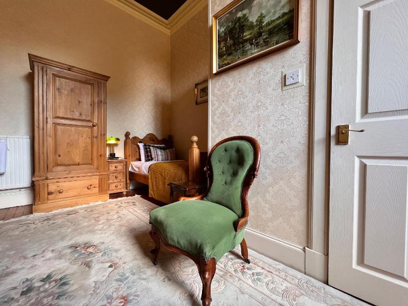Twin Room image 2