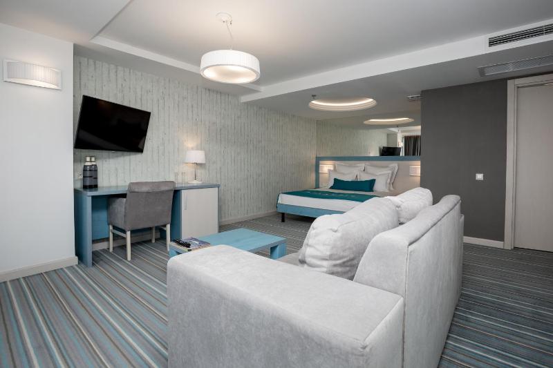 Junior Suite with Terrace image 4