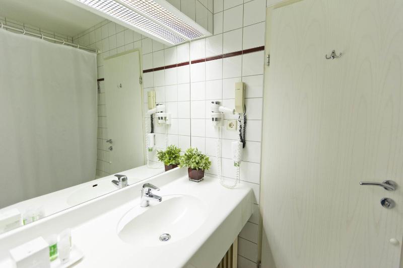 Comfort Double or Twin Room image 4