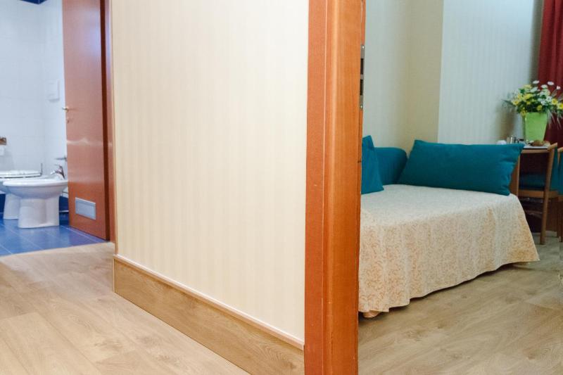 Basic Quadruple Room image 2