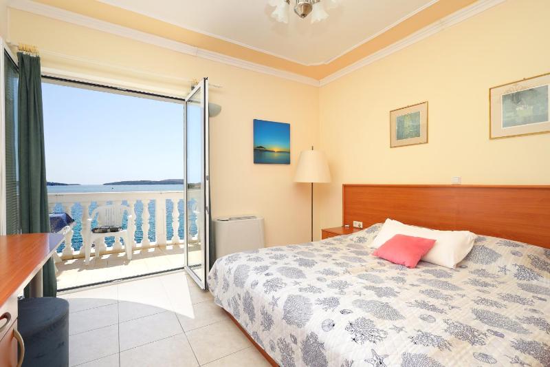 One-Bedroom Apartment with Balcony and Sea View image 1