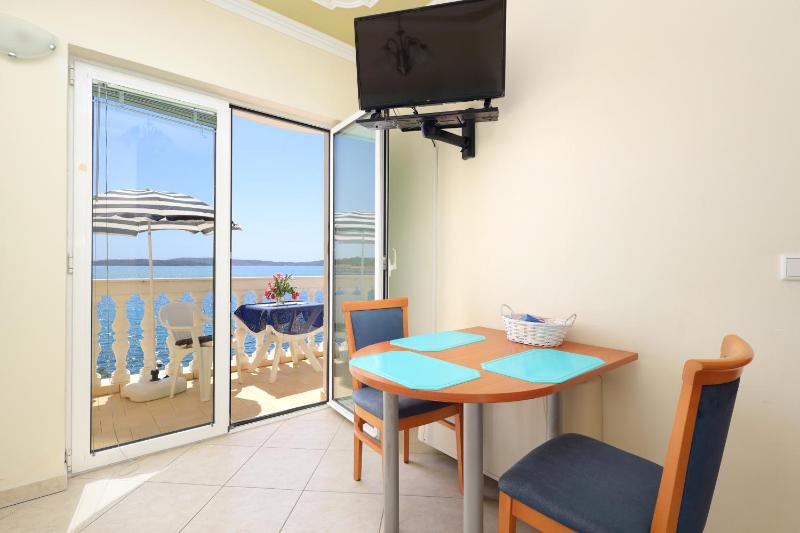 One-Bedroom Apartment with Balcony and Sea View image 4