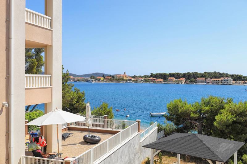 Two-Bedroom Apartment with Balcony and Sea View image 3