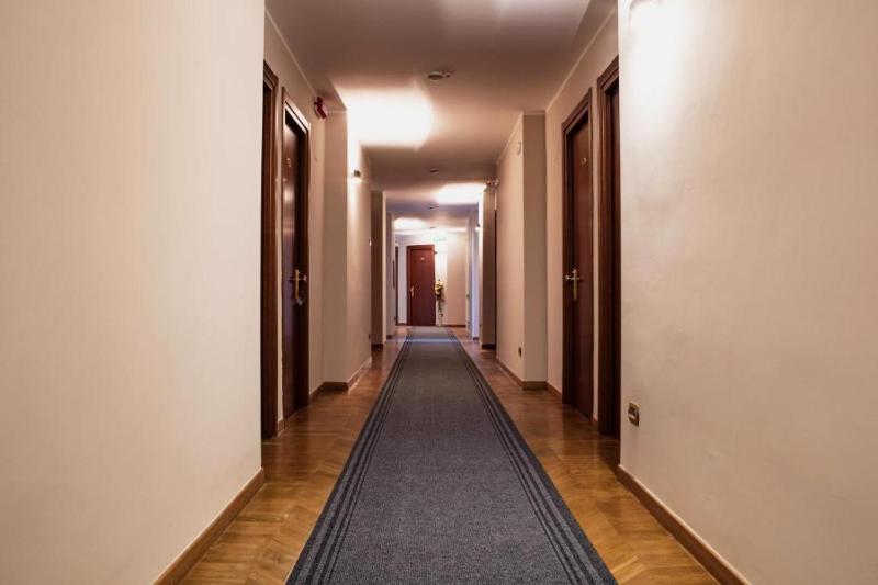 Hotel PentHouse - image 5