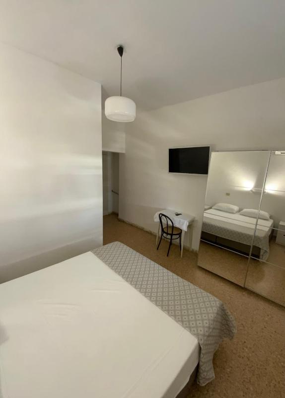 Economy Double Room image 3