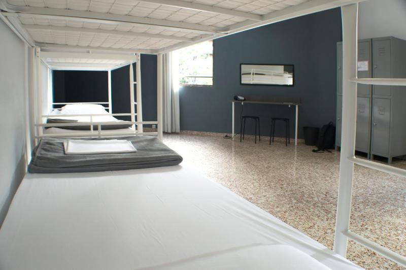 Bed in 6-Bed Mixed Dormitory Room image 2