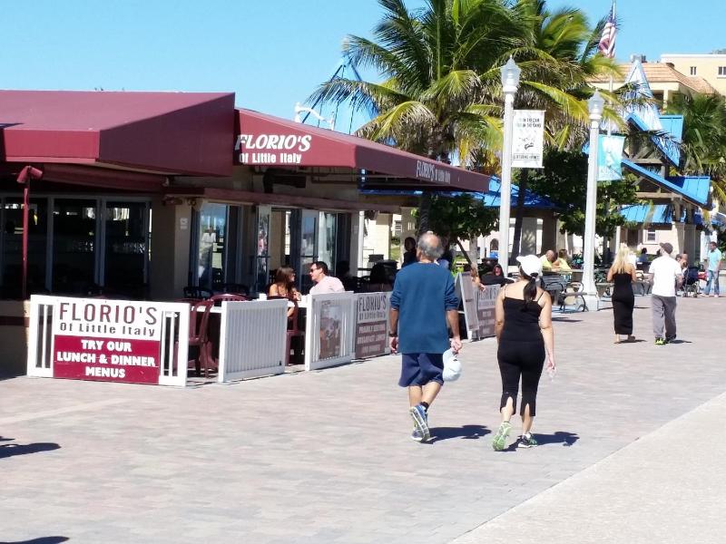 Hollywood Broadwalk Oceanside Hotel - image 19
