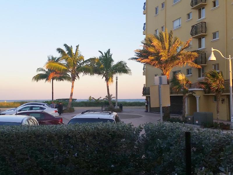 Hollywood Broadwalk Oceanside Hotel - image 14