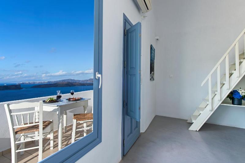 Executive Suite with Panoramic Caldera View image 4