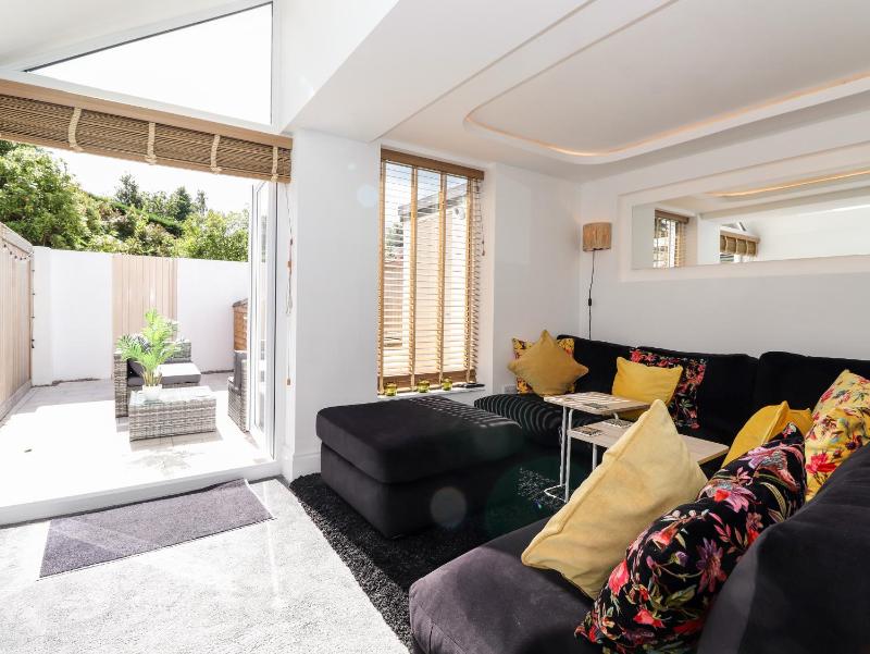 2 Alexandra Road - image 6