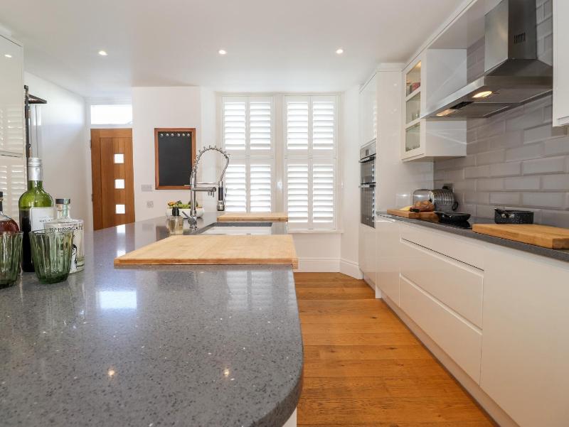 2 Alexandra Road - image 5