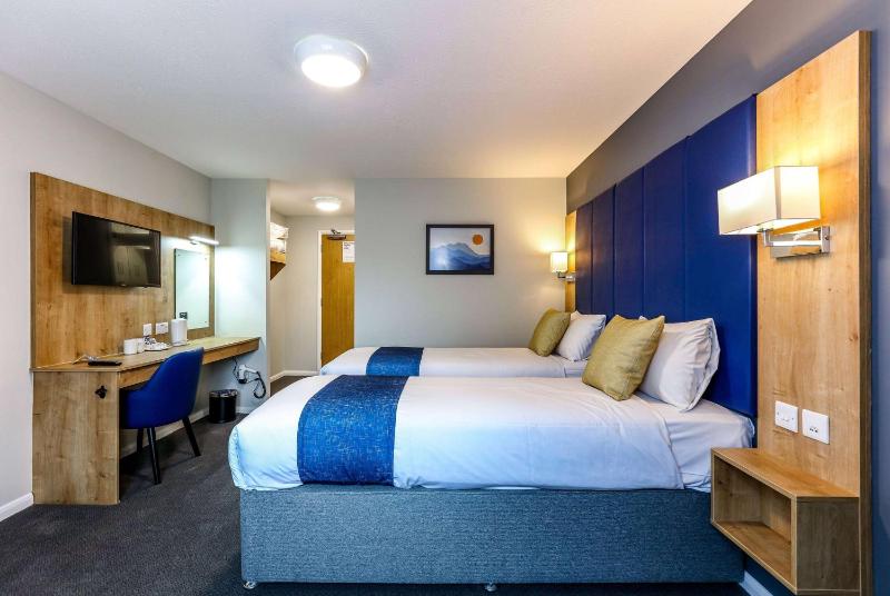 Standard Twin Room image 3