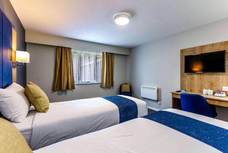 Standard Twin Room image 4