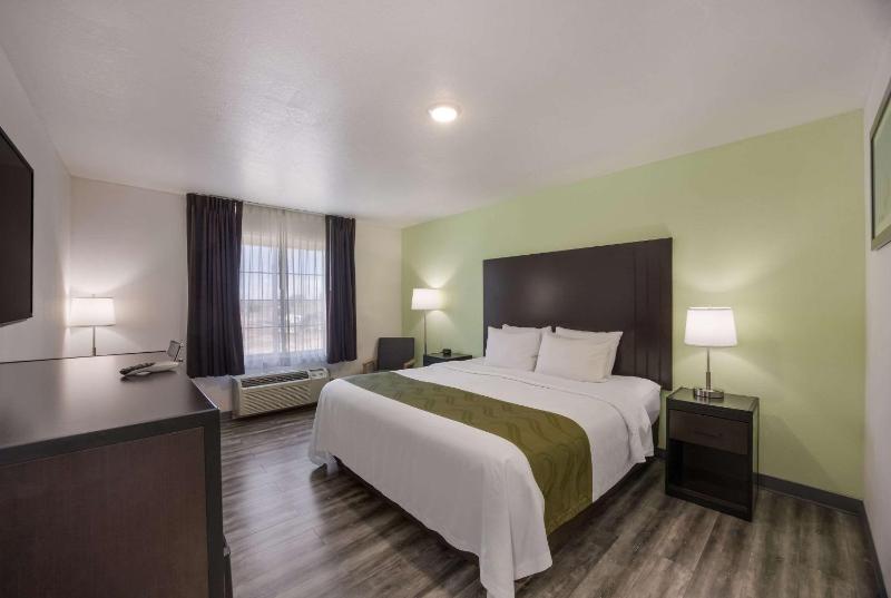 King Room - Accessible/Non-Smoking image 3