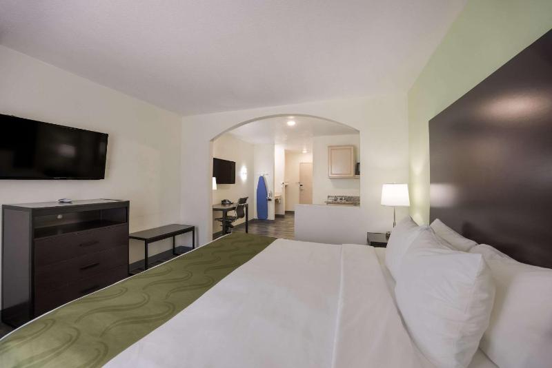 King Suite - Accessible/Non-Smoking image 1