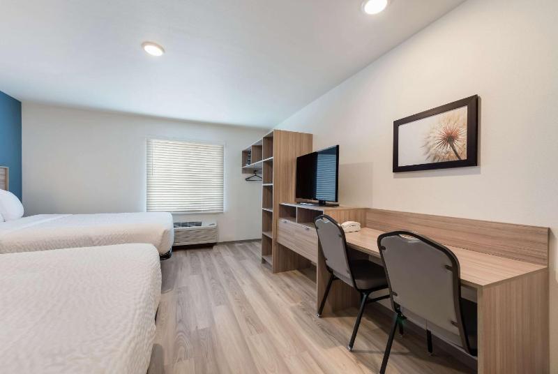 Queen Suite with Two Queen Beds - Disability Access/Non Smoking image 1