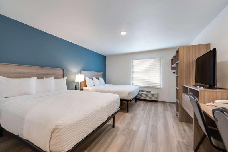 Queen Suite with Two Queen Beds - Disability Access/Non Smoking image 4