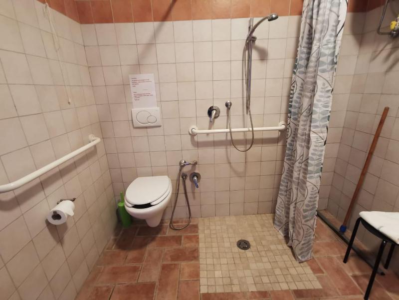 Apartment with Garden View - Disability Access image 2