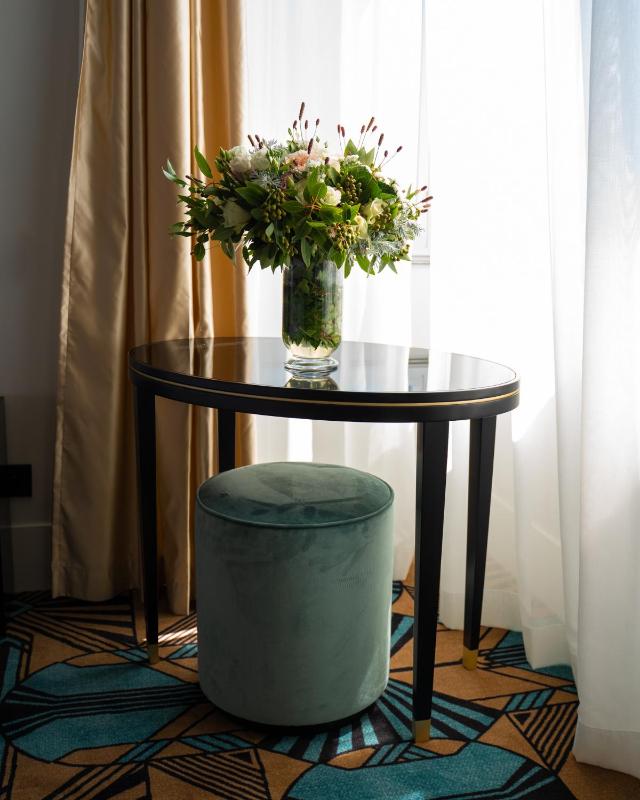 Superior Twin Room with Balcony and Sea View image 1