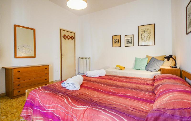 Awesome Apartment In Viareggio With Wifi - image 9