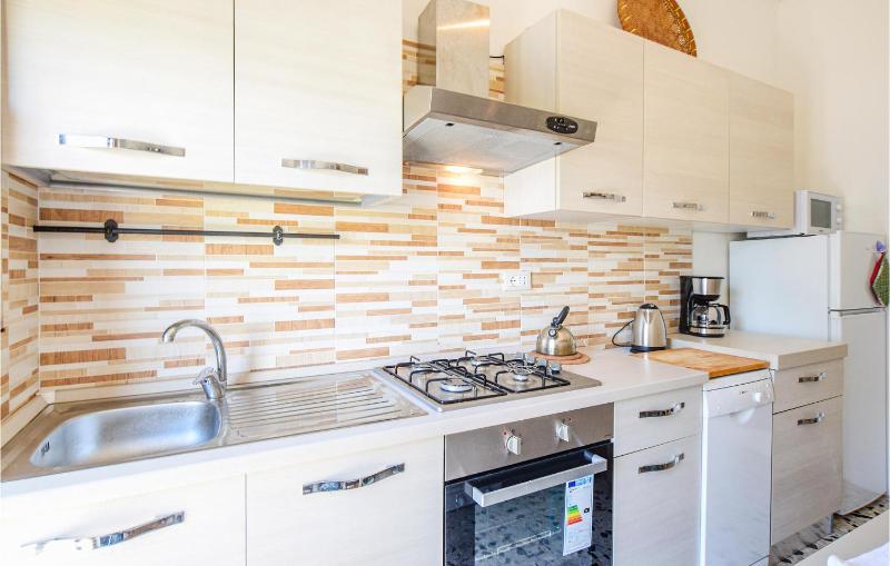 Awesome Apartment In Viareggio With Wifi - image 10