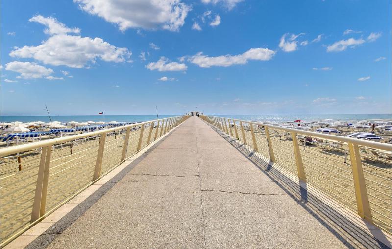 Awesome Apartment In Viareggio With Wifi - image 8