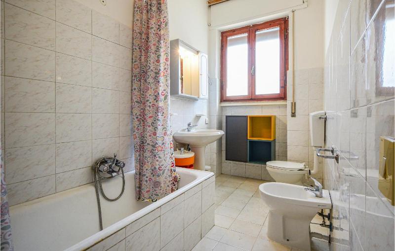 Awesome Apartment In Viareggio With Wifi - image 20