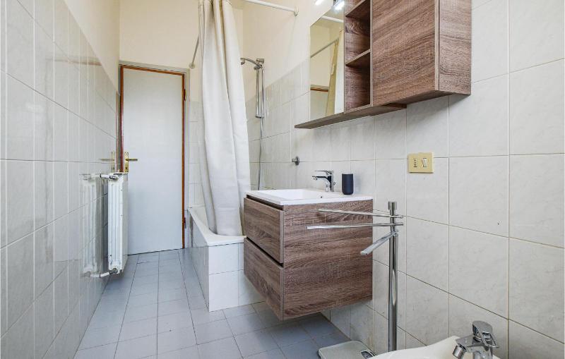 Cozy Apartment In Viareggio With Wifi - image 9