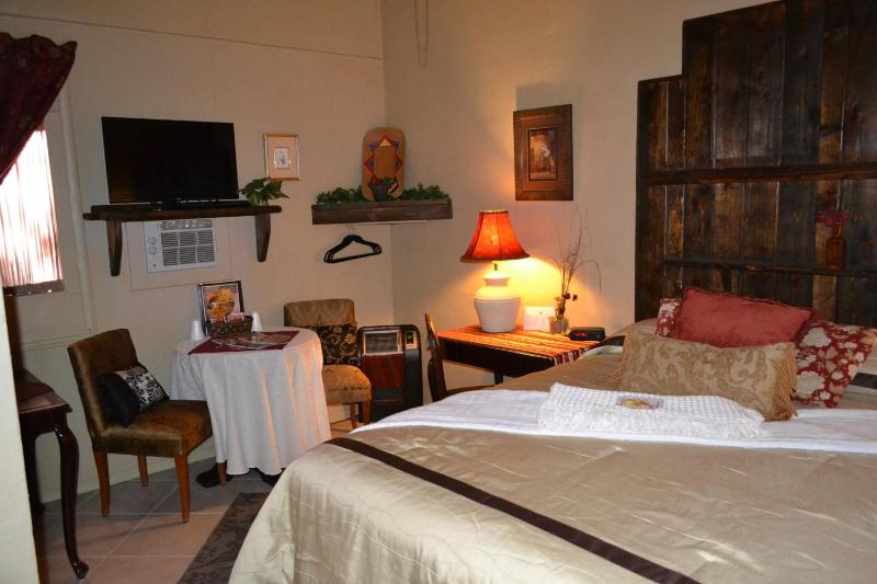Standard Queen Room image 2