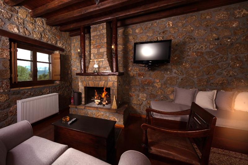 Double Room with Fireplace and Spa Bath image 4